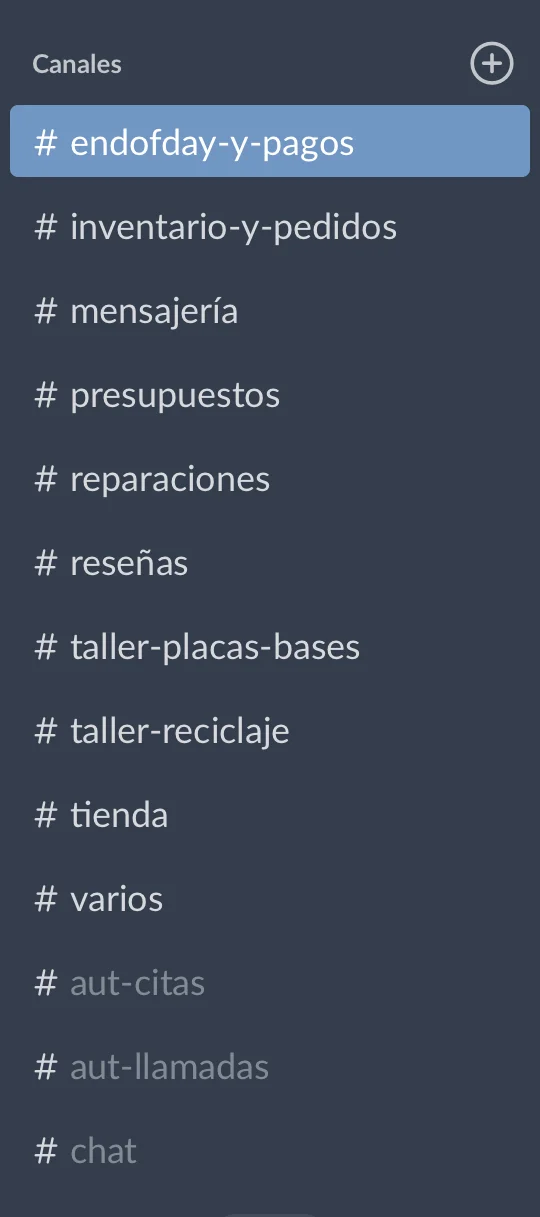 Canal #chat en Slack: notificación de escalada HITL con contexto del cliente